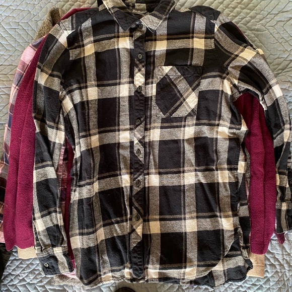 10 pcs. Assortment of Women’s size Medium long sleeve fleece and sweaters - Picture 11 of 13